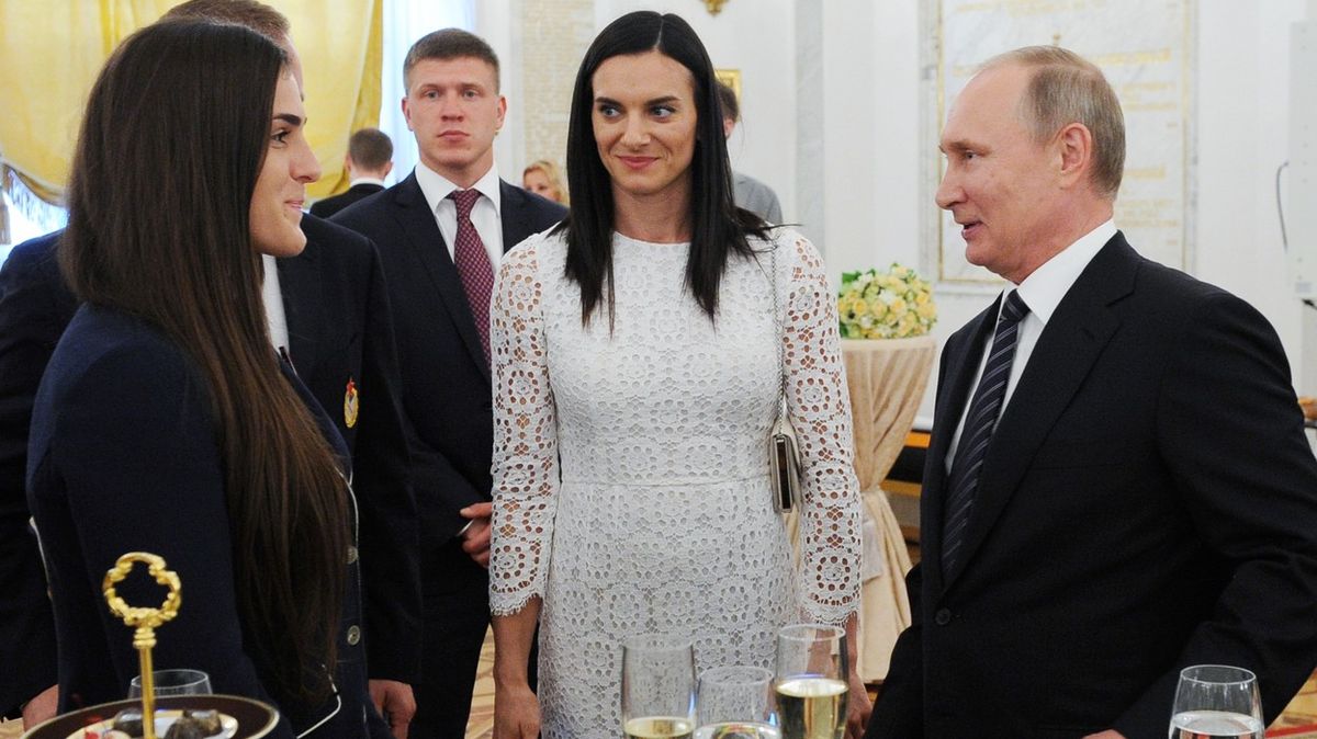 Olympic Pole Vault Champion Yelena Isinbayeva Deletes Photo with Putin